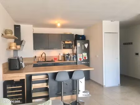 appartement t3 parfait état avec 2 stationnements