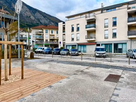 local commercial au coeur de la tronche