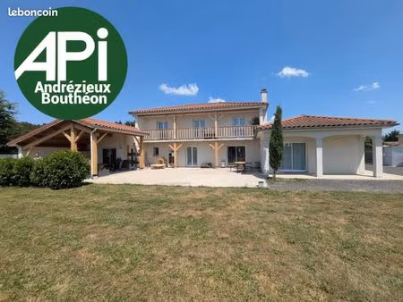 maison 6 pièces 221 m²