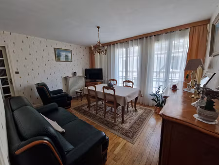 centre ville - appartement de trois pièces