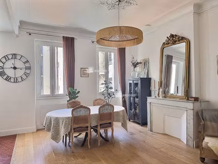 a vendre appartement de type 5 entre les reformes et eugene pierre
