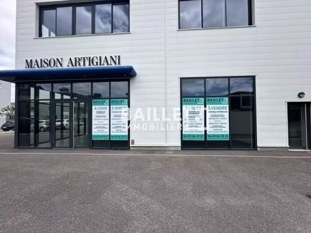 vente commerce frejus 83600 500m²