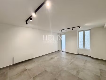 local commercial avec une terrasse dans le centre de saint germain en laye 1 pièce(s) 20.9
