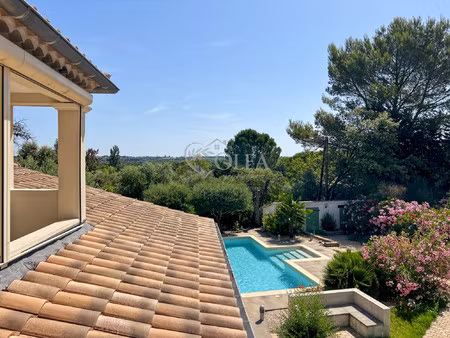 à quelques minutes d'uzès – villa familiale avec piscine et