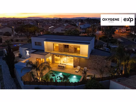 villa d'architecte contemporaine livrée en 2026  200 m²  pis