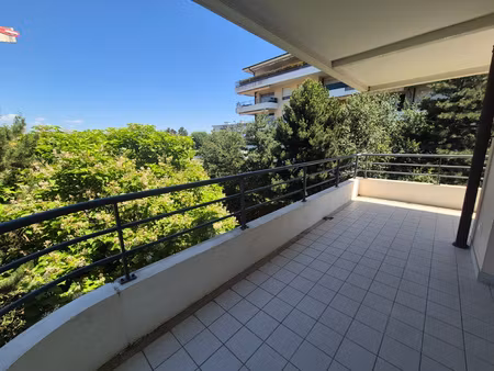 3 pieces avec grande terrasse