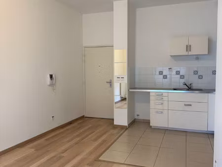 appartement t2 - jardin avec terrasse - cuisine équipée - parking - résidence carré lumièr