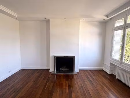 neuilly-sur-seine – bd du général leclerc – appartement 4 pièces 84 m² – 2 550 € + 300 € d