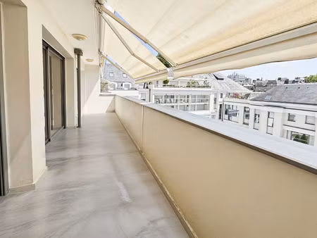 location t3 avec exterieur et double garage - centre-ville
