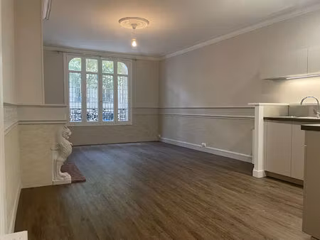 appartement entièrement refait à neuf - saintes 2 pièce(s) 47 m2