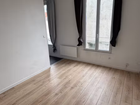 studio situé a deux pas des bords de marne et de l'arret de