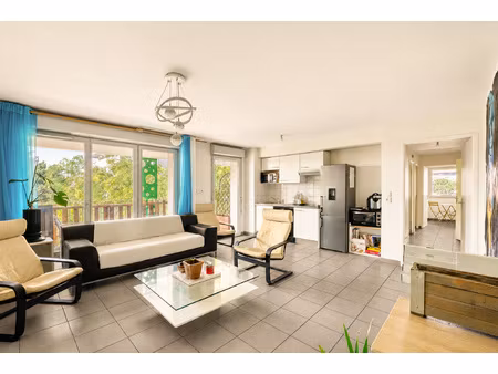 en exclusivité ! découvrez cet appartement t4 de 74 m2 situé