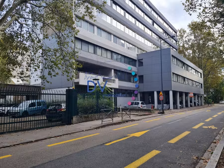 t1 proche la doua et parc de la tete d'or
