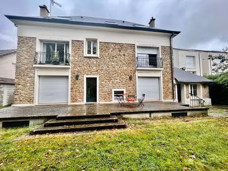 'voisins-le-bretonneux village' - 'comme une maison' bel appartement de 4 pièces de 66 m² 