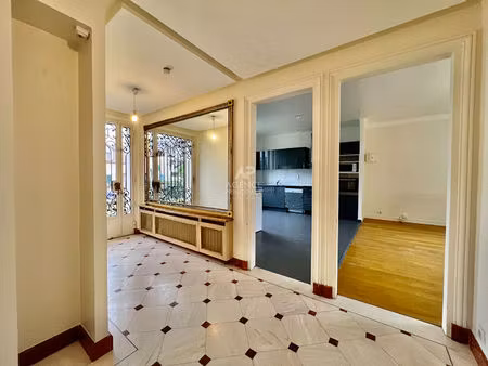 'voisins-le-bretonneux village' comme une maison de 3 pièces de 79 m² avec terrasse  jardi