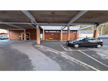 local commercial 165 m2 kerinou