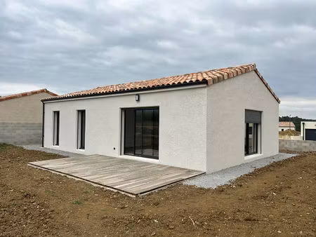 location villa plain-pied 4 pièces 92 m² avec garage et jardin 500 m² / villegly  proche c