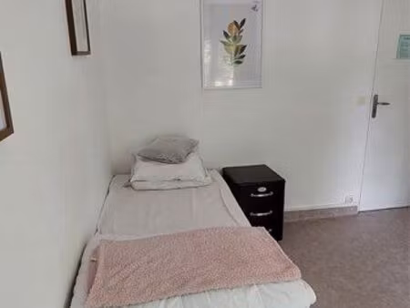 chambre meublee
