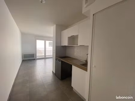 studio 28m² avec grand balcon