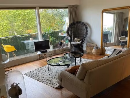 grand studio de 46 m² avec large balcon de plus de 10 m²