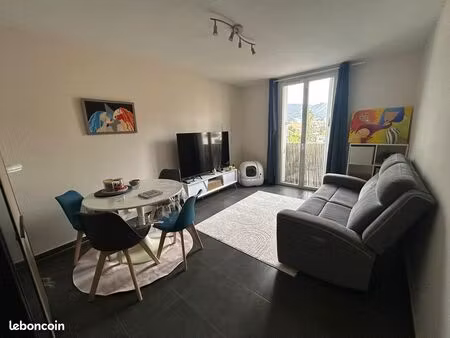 t2 meublé parfait état 48m² – clim / parking / ascenseur
