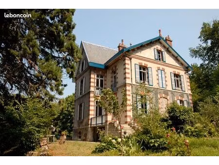 propriété . 9 pièces . 300m2