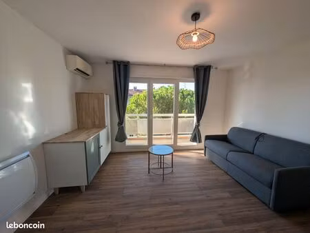 studio meublé avec balcon