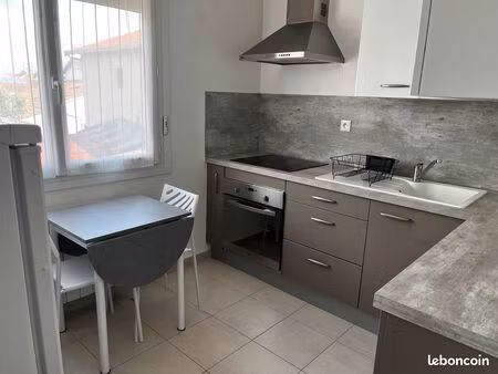 a louer a l'annee f3 meuble au centre ville de chatelaillon-plage