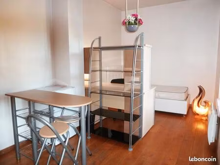 location studio meublé