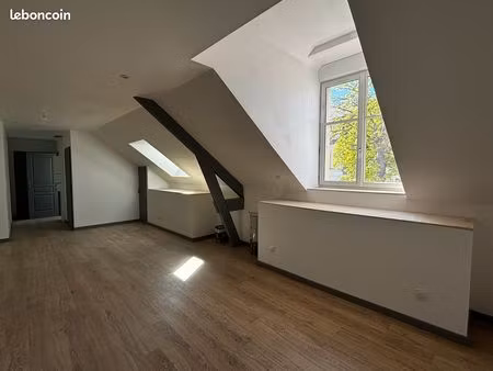 place du lycée – t3 lumineux 59 m² au sol avec parking