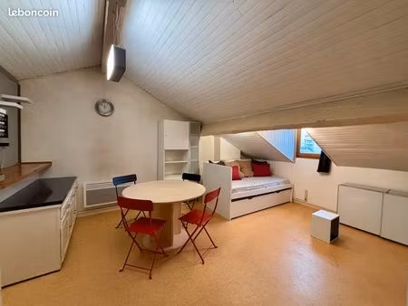 location t2 39m2 lyon 8