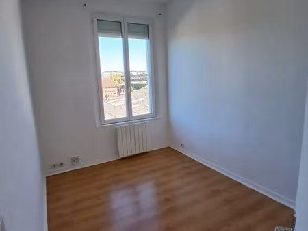 appartement avec chambre dispo