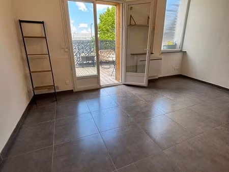 loue f3 avec terrasse - quartier la terrasse