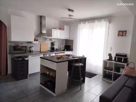à louer – maison r+1 – 90 m² – 4 chambres – cuisine ouverte – piscine – garage – terrain c