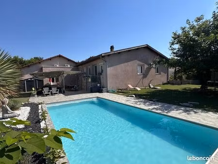maison individuelle plain-pied + piscine + panneaux solaires