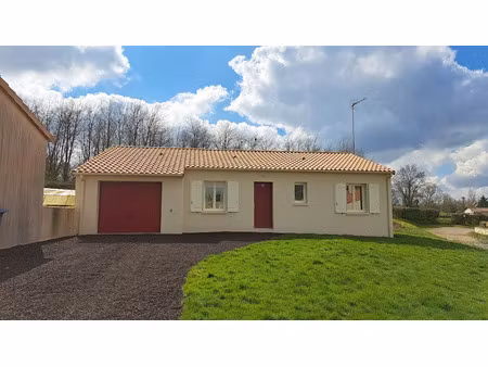 location maison 4 pièces 84 m² à azay-sur-thouet (79130)  715 €