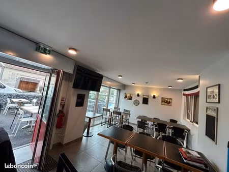 restaurant/bar