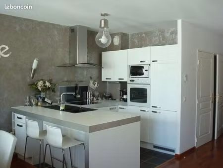 t2 caserne de bonne 40 m² avec gardien + box