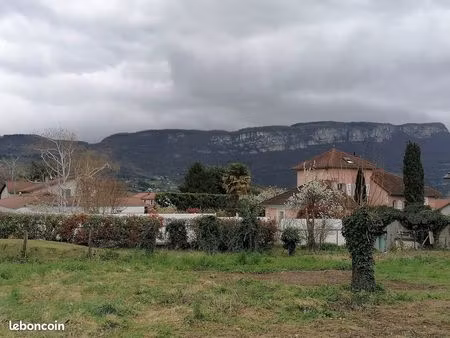 entrepôt 220m² avec 2297m² terrain constructible viabilisé