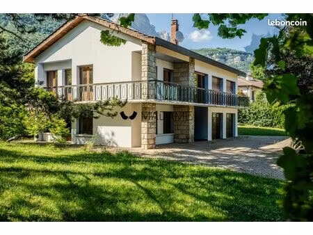 maison 7 pièces 212 m²