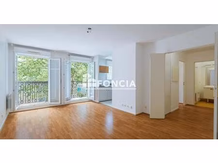 f2 de 45m2 avec balcon en centre ville de bussy