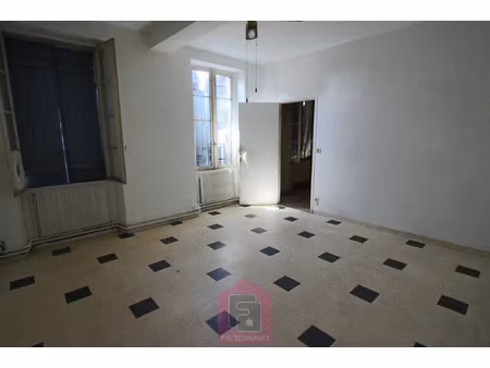 immeuble au centre ville de puy l'évêque