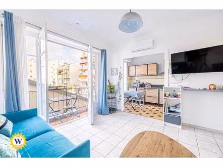 nice centre – studio lumineux en étage élevé avec balcon et vue dégagée