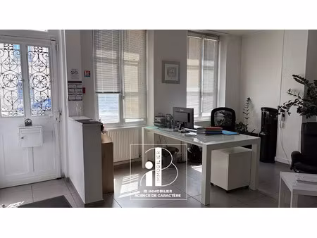 location locaux professionnels 157.6 m² à fontainebleau (77300)  3 500 €
