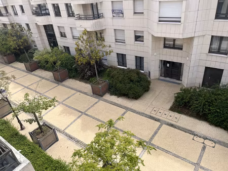 studio de 28 97 m2 avec cave et parking à vendre à courbevoi