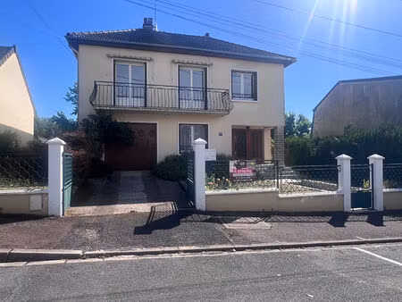 maison avec jardin  garage et dépendances