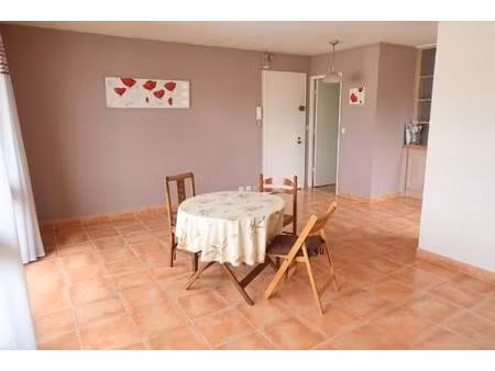 appartement de trois pièces!
