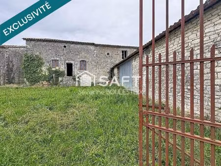 maison en pierre avec grange