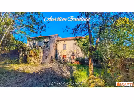 maison de caractère à rénover intégralement avec 1 4 hectare de terrain et grange de 120 m