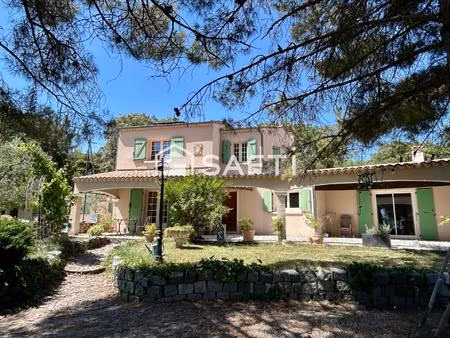 “bastide de charme avec vue exceptionnelle  piscine et plus de 7000 m² de terrain”